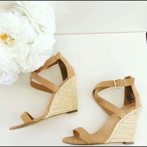 Shoe Dazzle tan wedges size 9